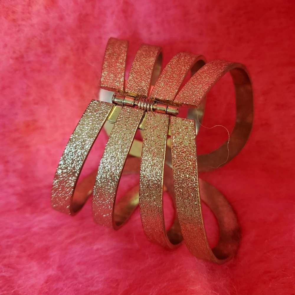 Gold bangle bracelet - Picture 2 of 3